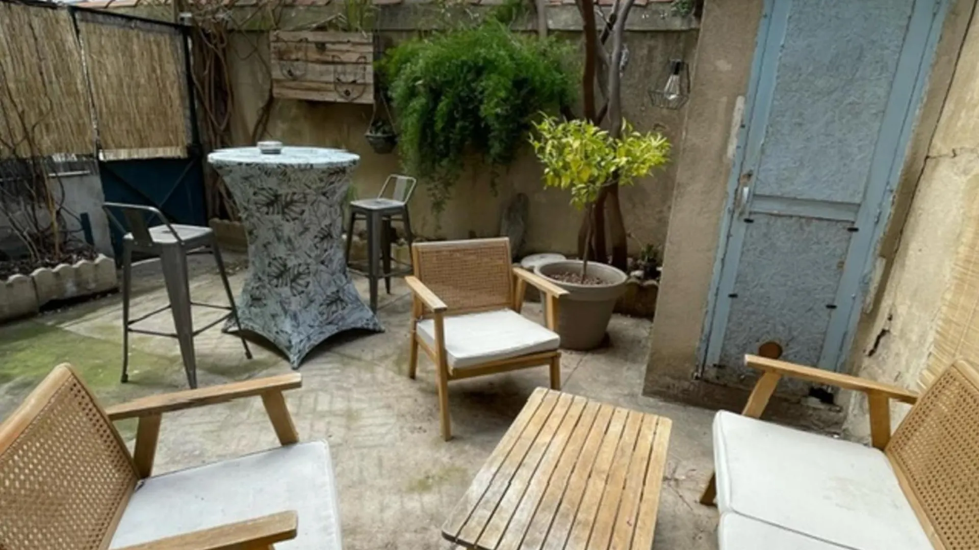 Beautiful Apt Near Notre-Dame-Du-Mont Marseille France