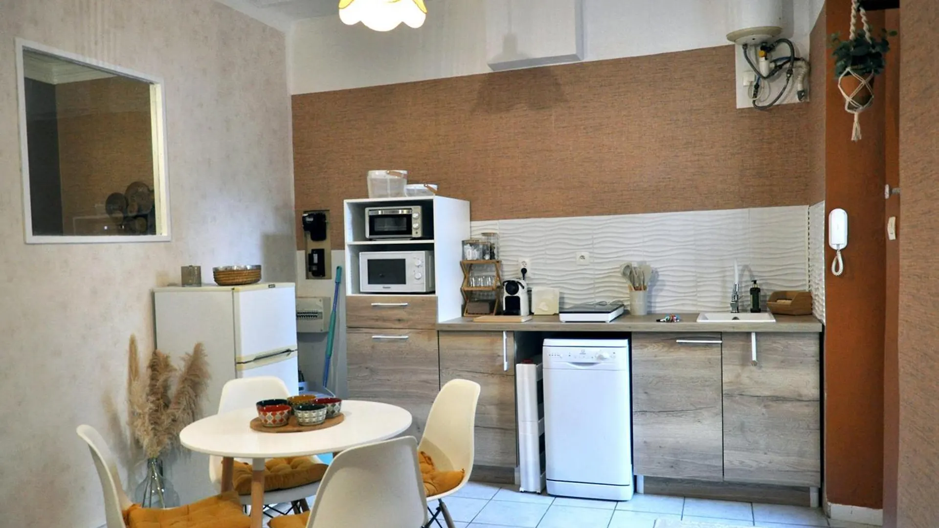 Beautiful Apt Near Notre-Dame-Du-Mont Marseille
