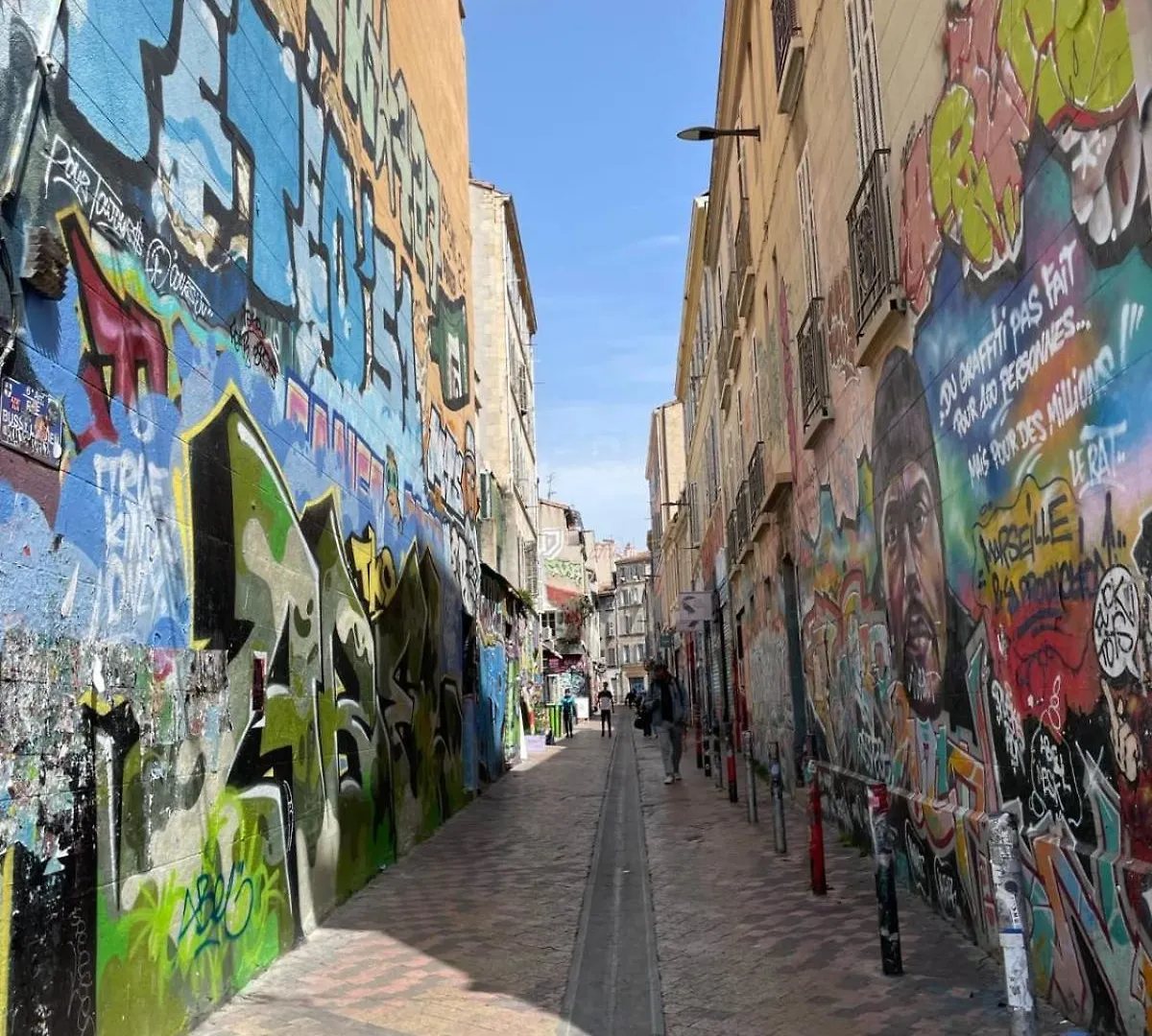 Beautiful Apt Near Notre-Dame-Du-Mont Marseille Apartment